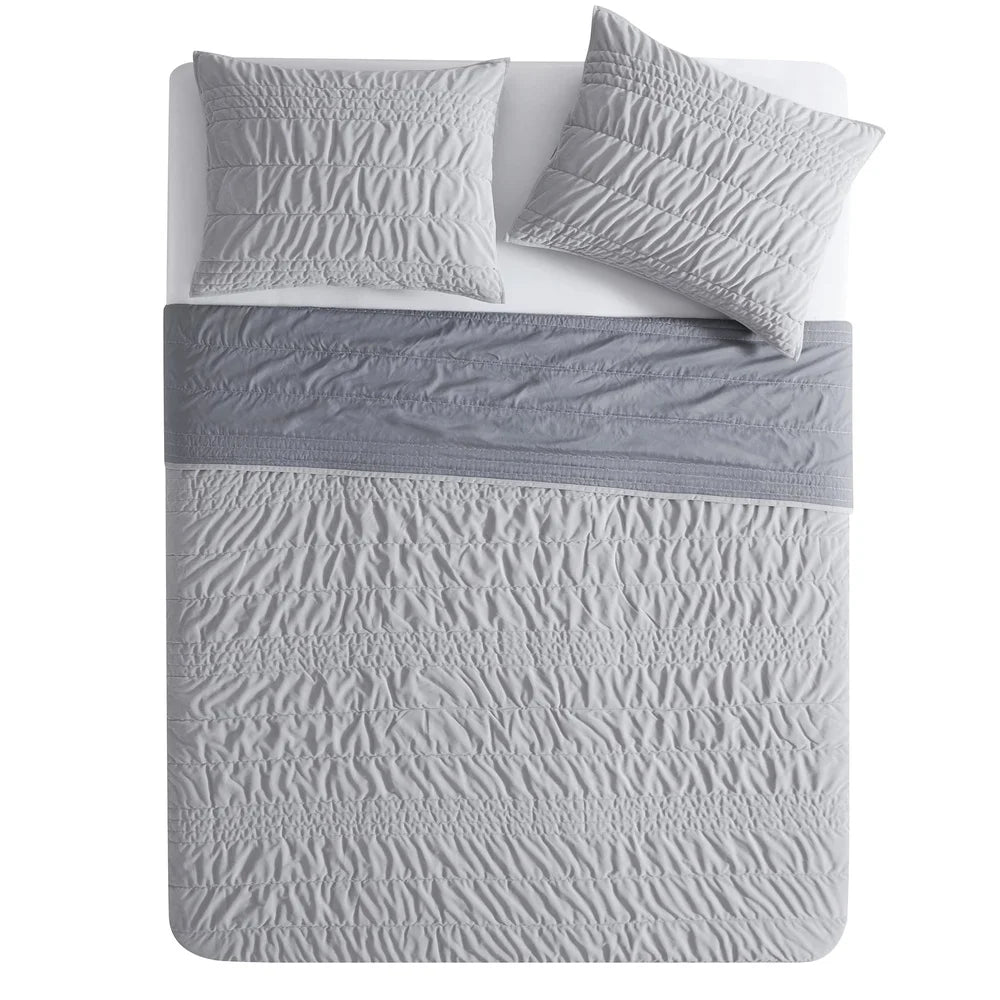 Lightweight Reversible Quilt – Soft Mink Fabric with Zigzag Stripes, Full/Queen Size