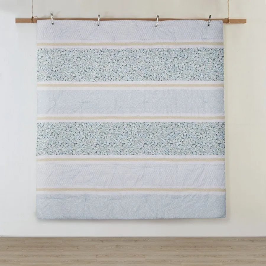 5-Piece Seersucker Bedding Set – Comforter with Throw Pillows