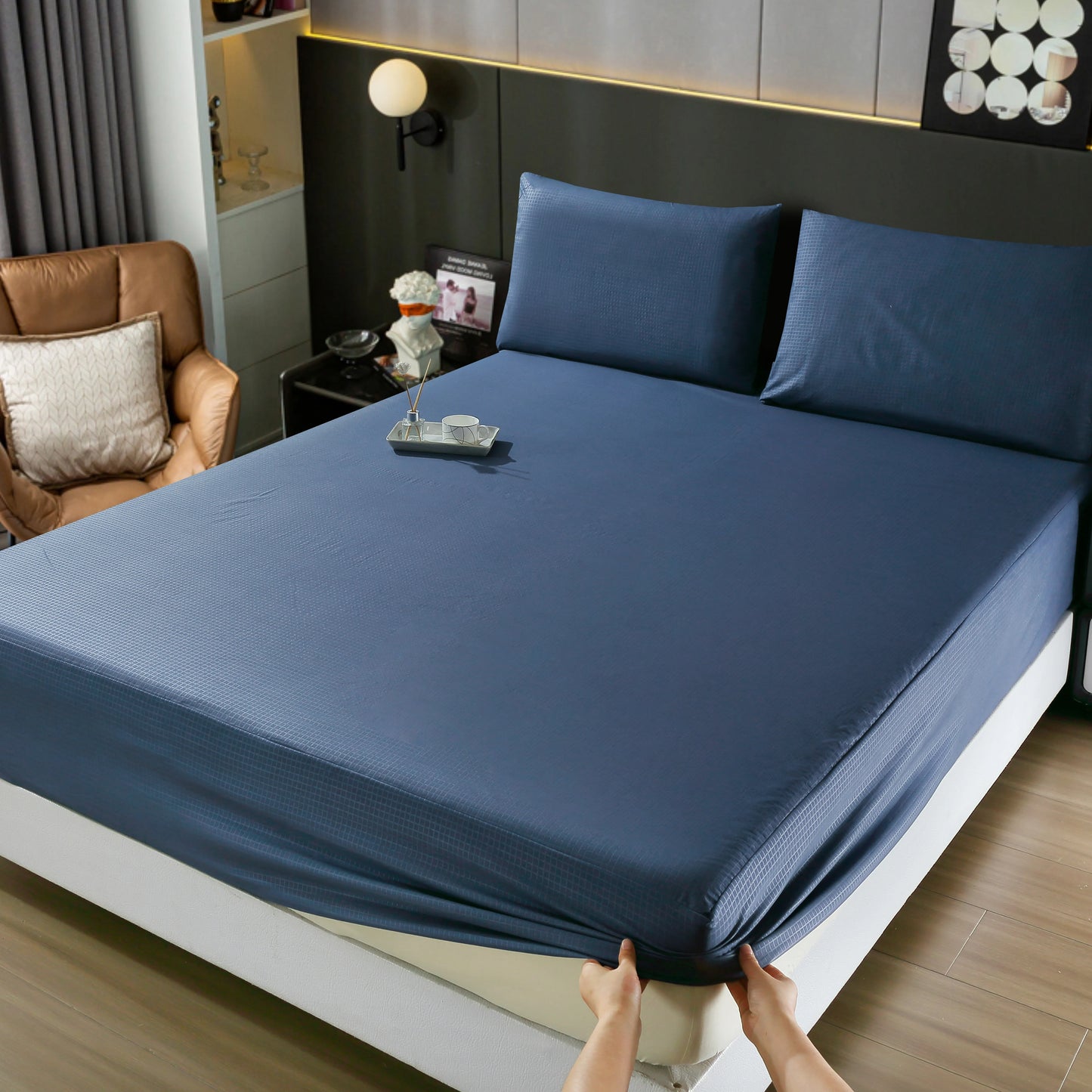 1pc Waterproof Checkered Bed Cover – Stain-Resistant, Machine-Washable