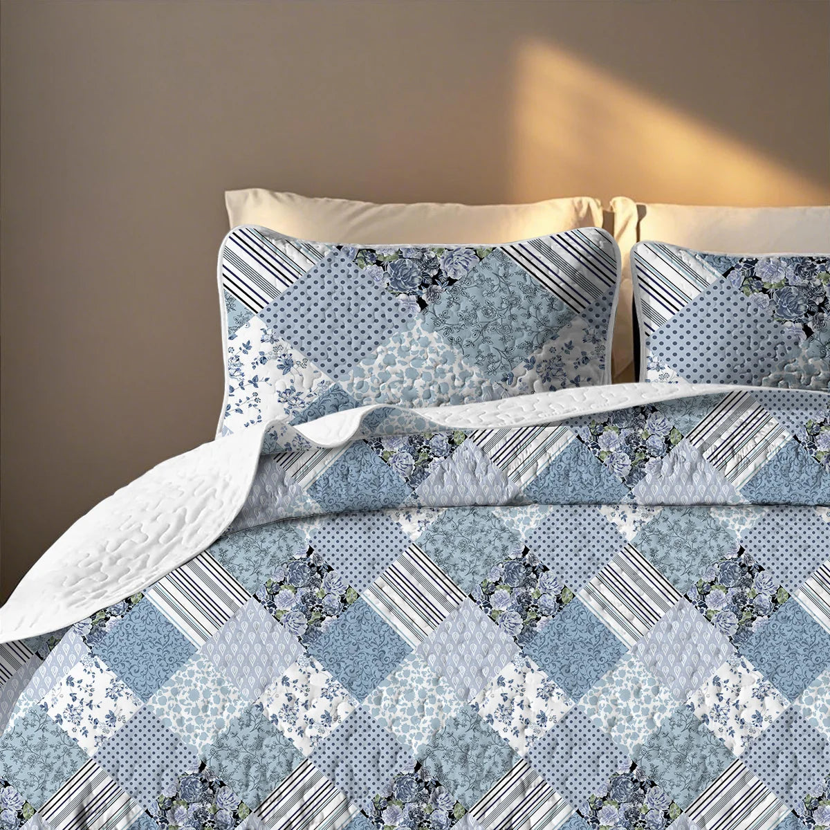 Geometric Grid Printed Quilt Set – Lightweight, Breathable & Stylish