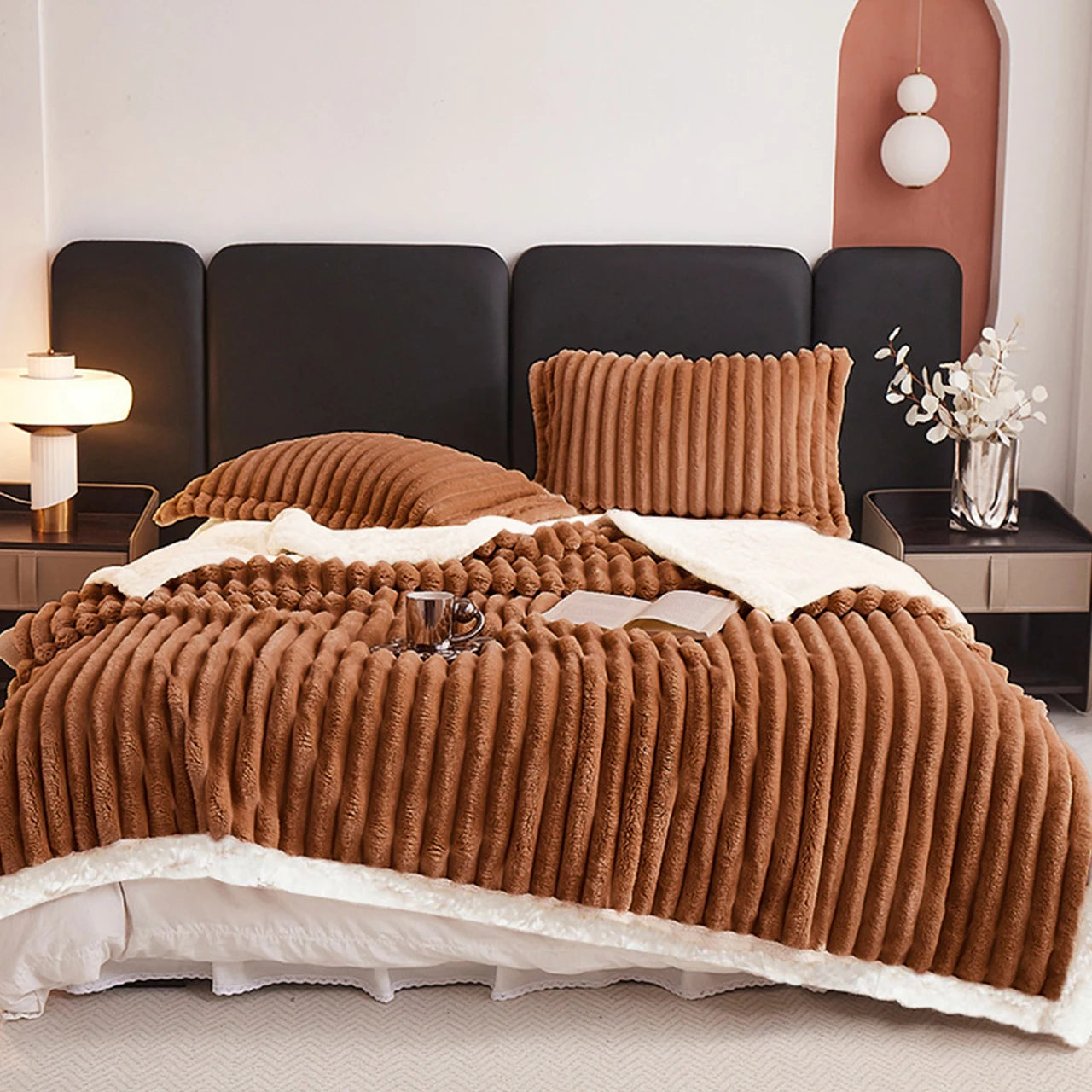 Weighted Fleece Blanket – 8 lb Plush Throw, Soft & Warm, 220×240 cm, All-Season Use