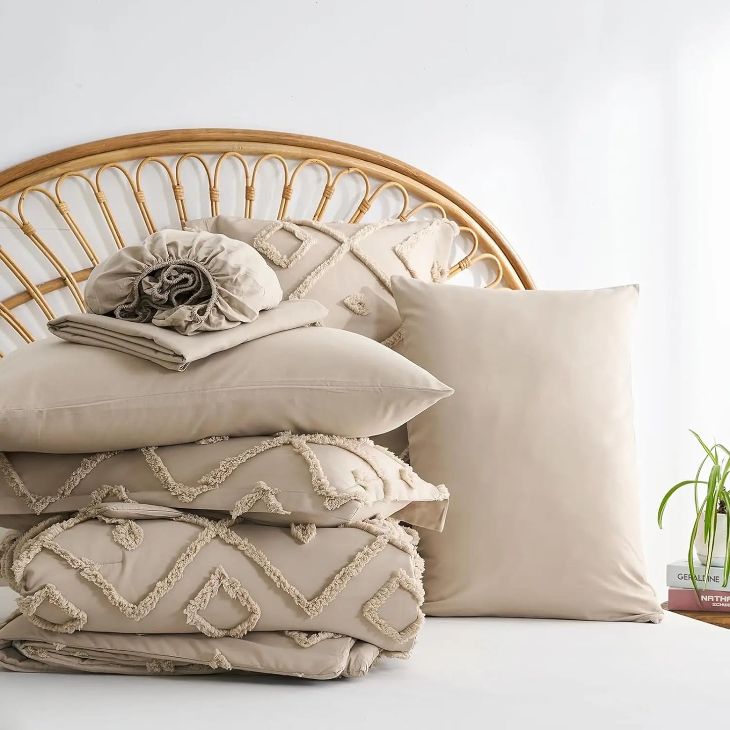 7-Piece Tufted Quilt Bedding Set – Soft Microfiber Lightweight Comforter Set for All Seasons