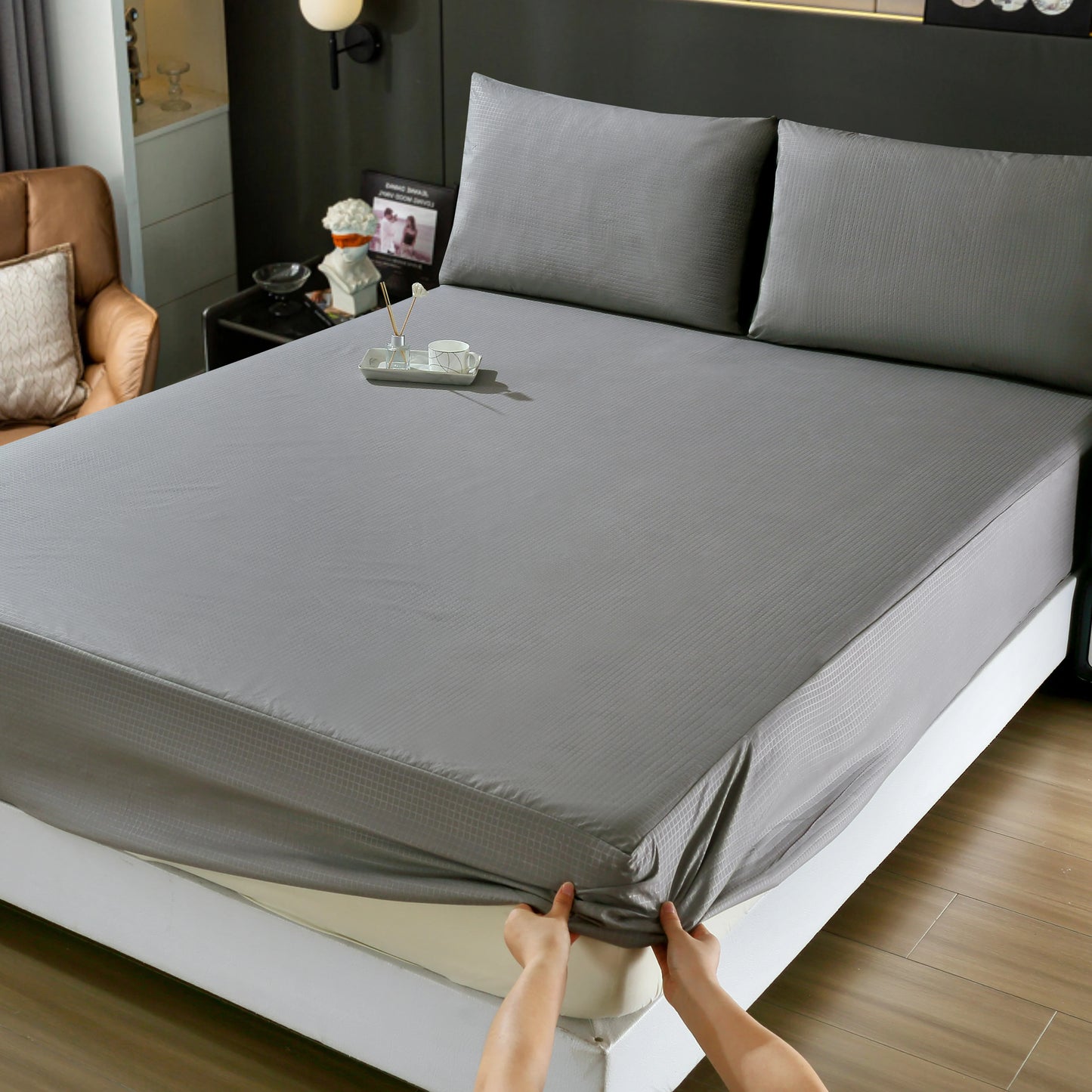 1pc Waterproof Checkered Bed Cover – Stain-Resistant, Machine-Washable