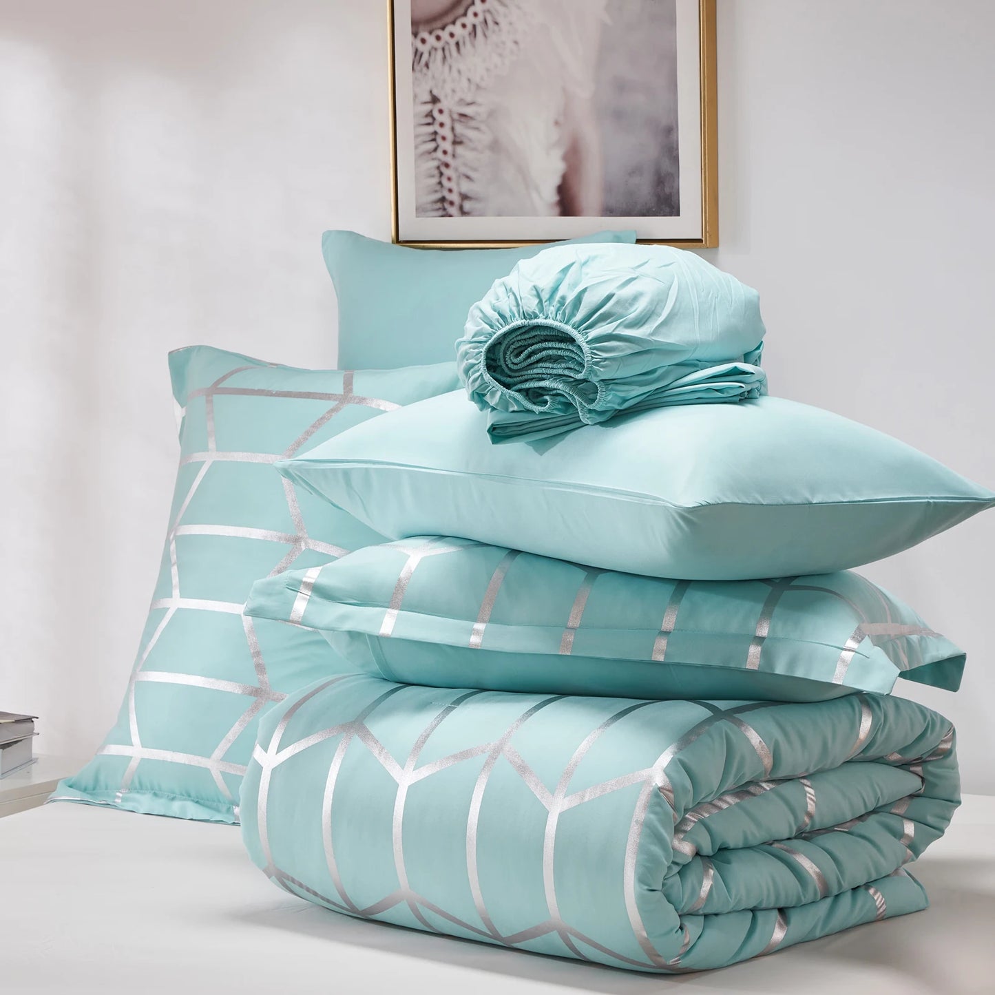 Elegant Gold Foil Comforter Set – Soft, Warm & Stylish Bedding