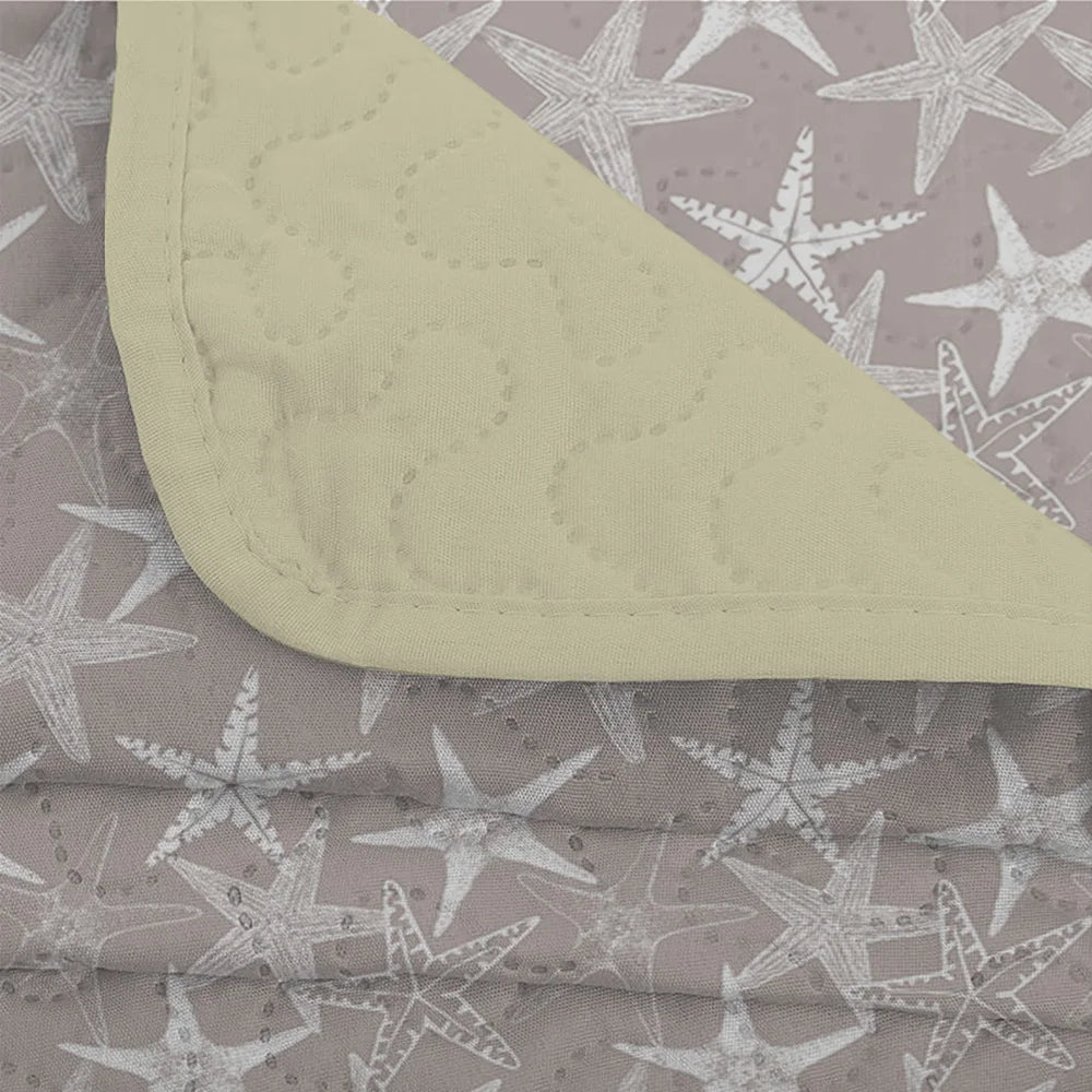 Chic Stars Printed Comforter Set – Cal King, Durable & Breathable, Summer Bedding