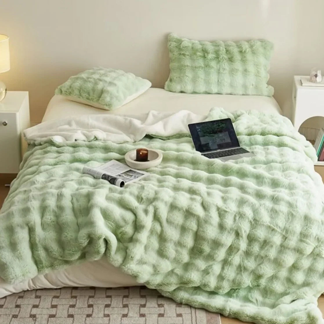 Luxury Fur Blanket – Ultra Soft, Warm & Cozy Winter Throw for Bed & Sofa
