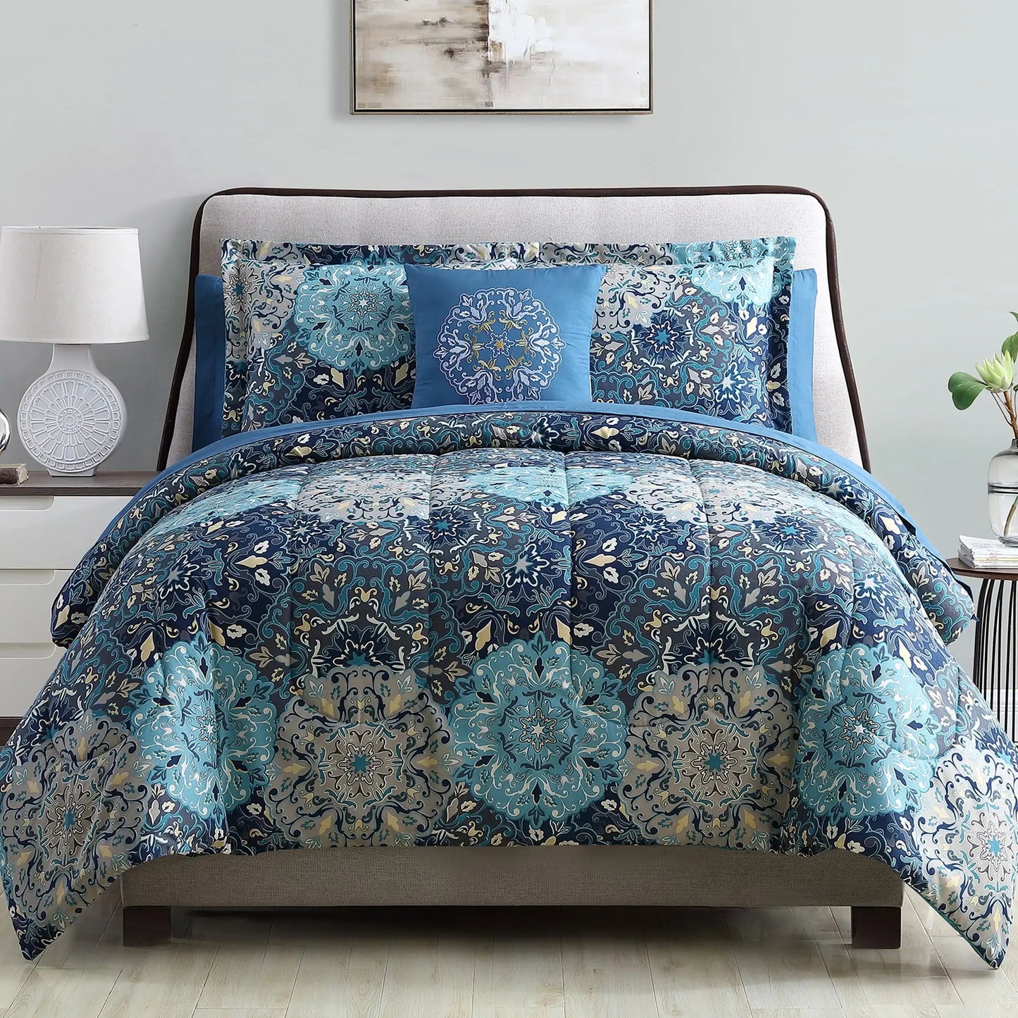 Jacquard Microfiber Comforter – Soft & Reversible Bedspread