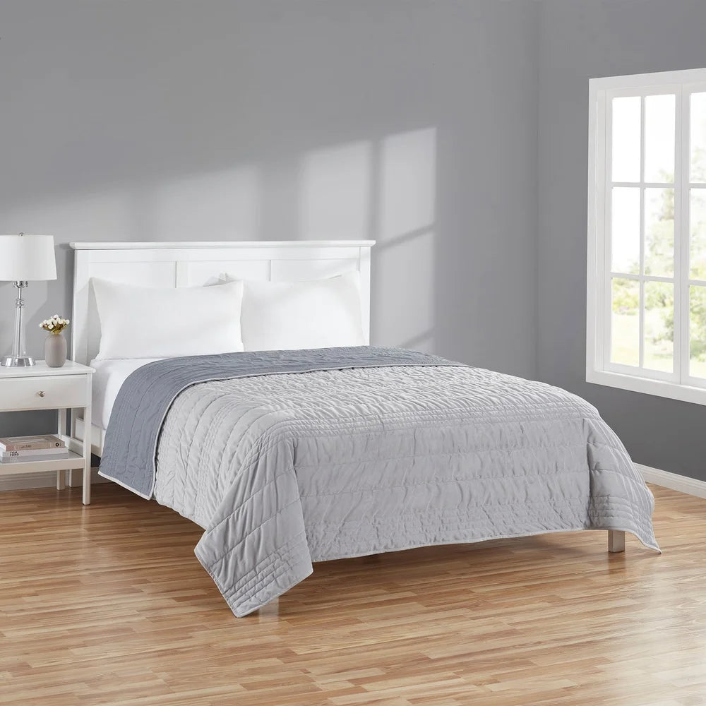 Lightweight Reversible Quilt – Soft Mink Fabric with Zigzag Stripes, Full/Queen Size