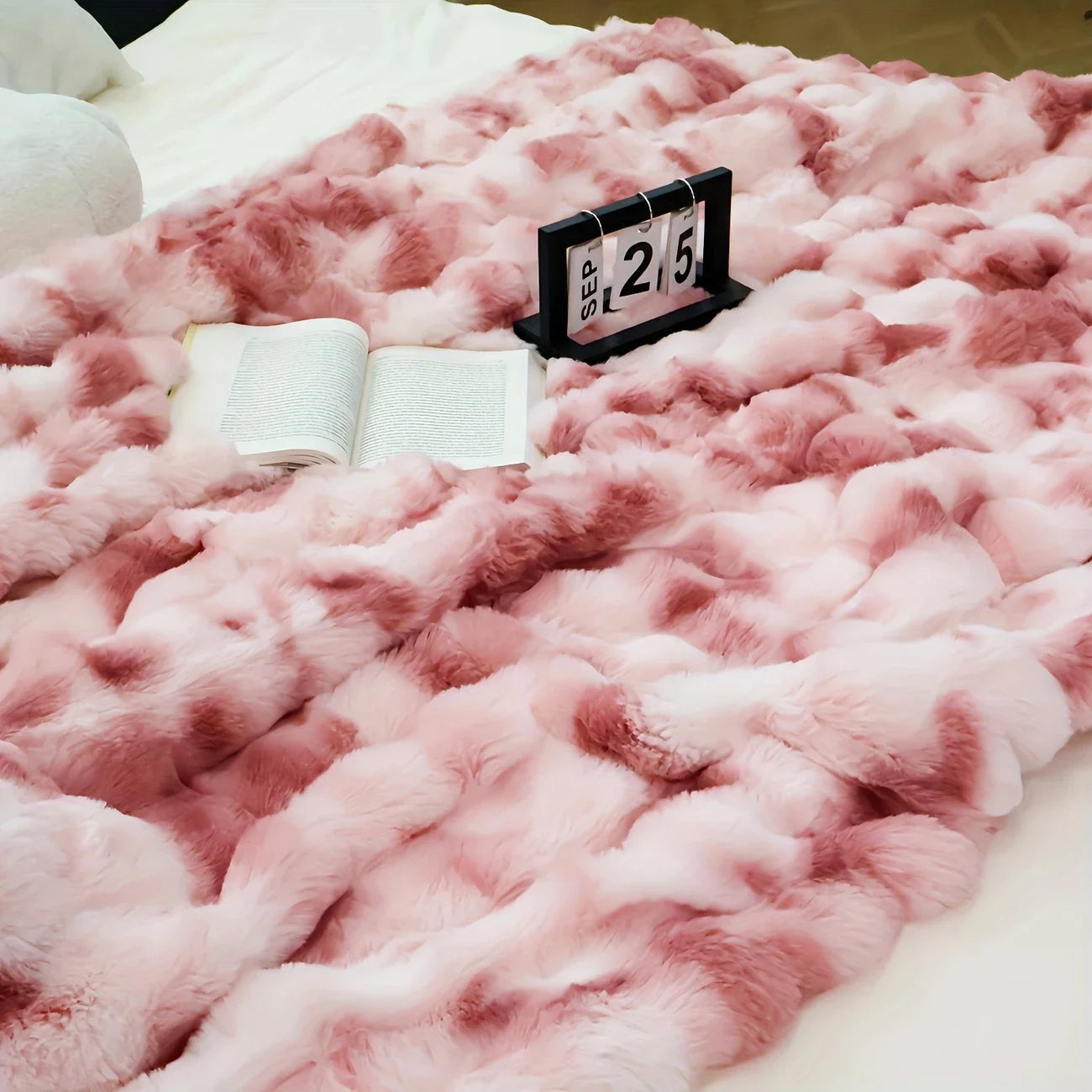Soft Knit Throw Blanket – Lightweight 100% Polyester Bed & Sofa Blanket