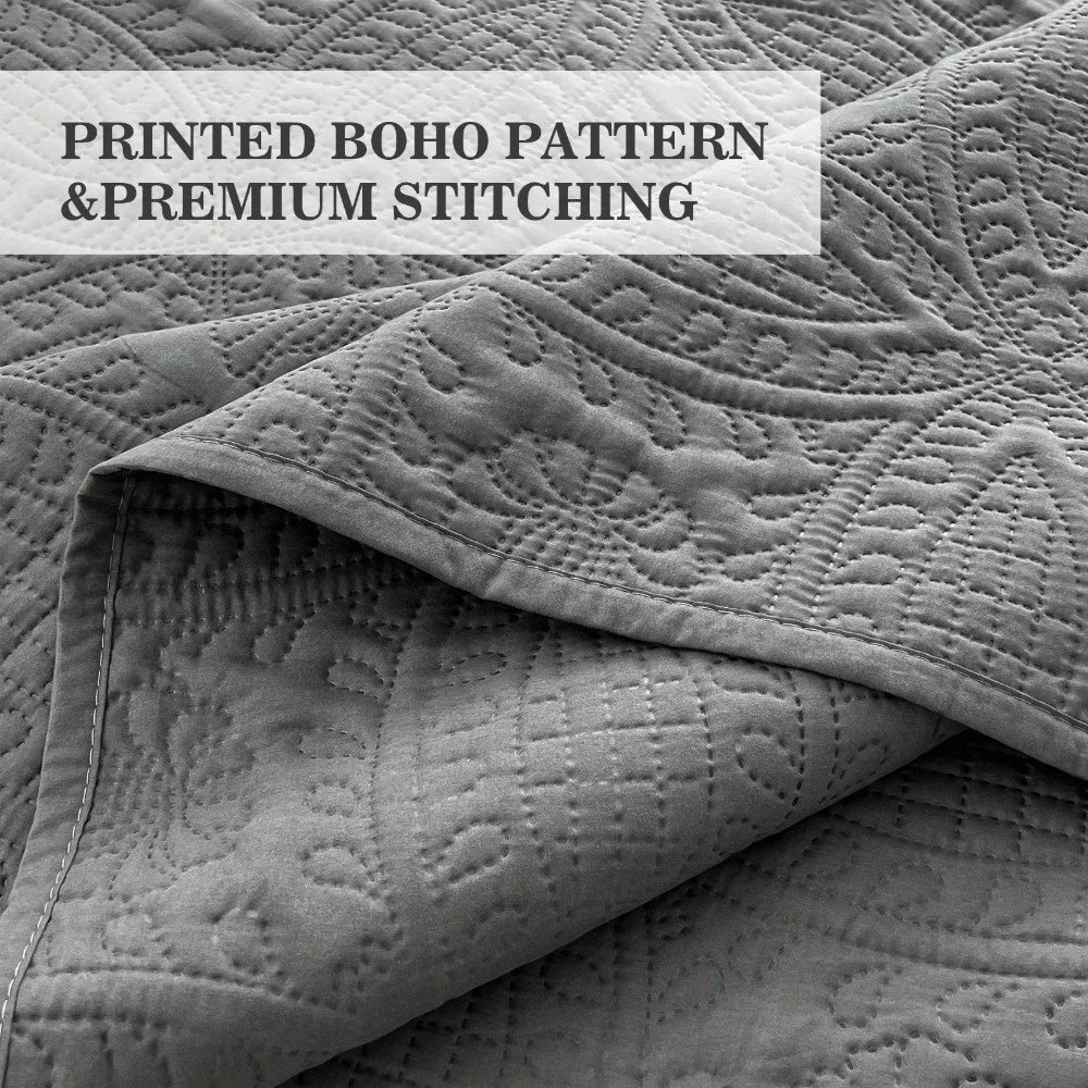 1-Pc Modern Coin Pattern Bed Quilt – Soft, Lightweight, Reversible, All-Season