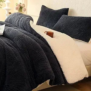 Geometric Jacquard Sherpa Comforter Set – Queen 3-Piece Bedding