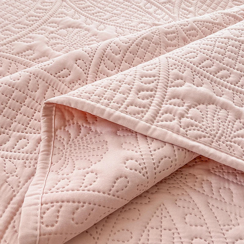 1-Pc Modern Coin Pattern Bed Quilt – Soft, Lightweight, Reversible, All-Season