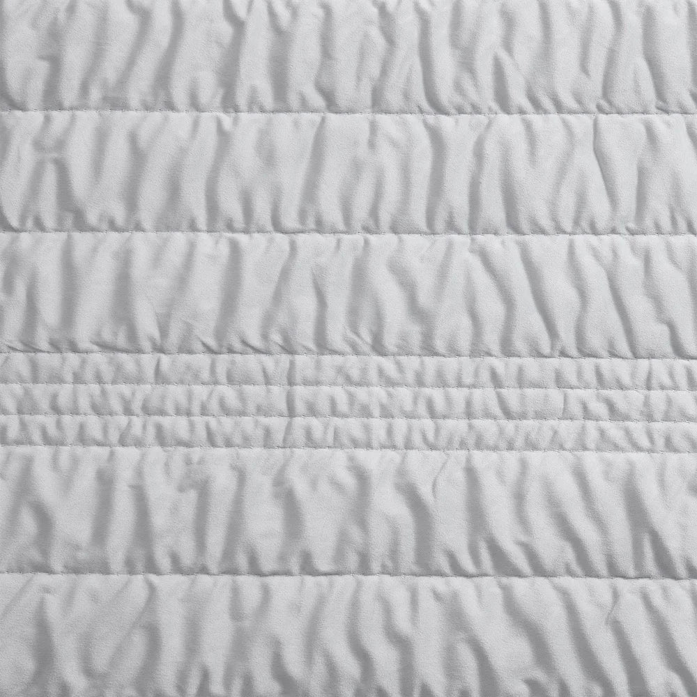Lightweight Reversible Quilt – Soft Mink Fabric with Zigzag Stripes, Full/Queen Size