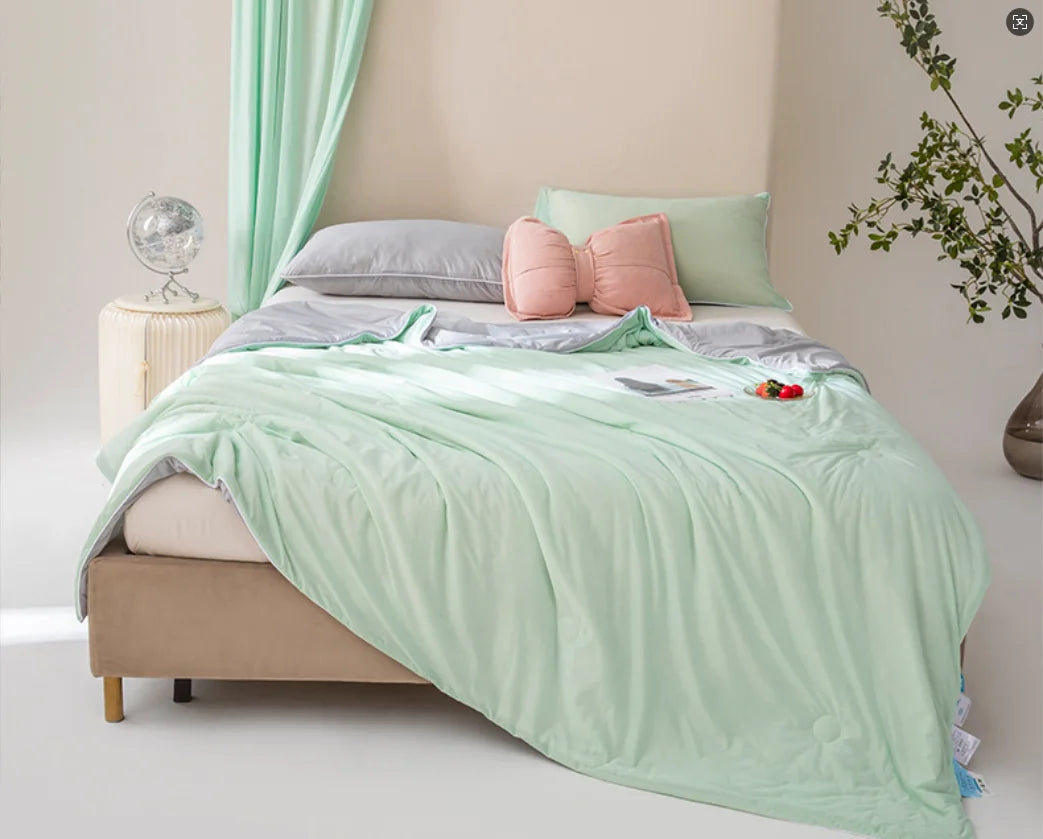 High-Quality Cooling Blanket | Double-Sided Soft Air Conditioning Quilt for Summer | Lightweight Breathable Cooling Comforter 2m x 2.3m
