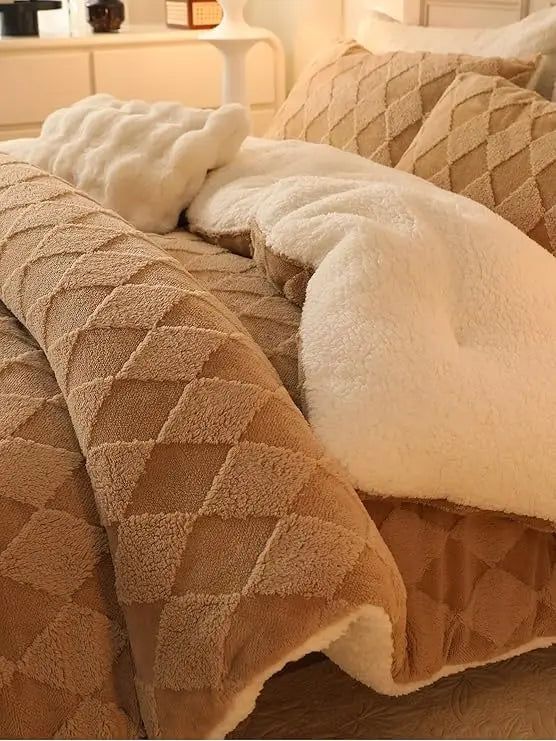 Sherpa Comforter Set – Queen Size Beige Checkered Bedding with Pillow Covers