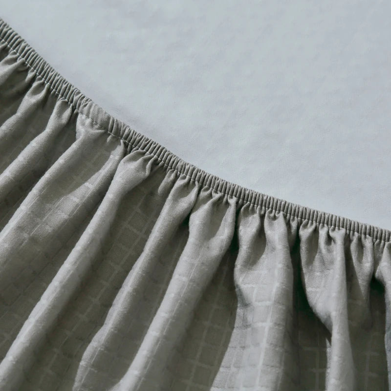 1pc Waterproof Checkered Bed Cover – Stain-Resistant, Machine-Washable