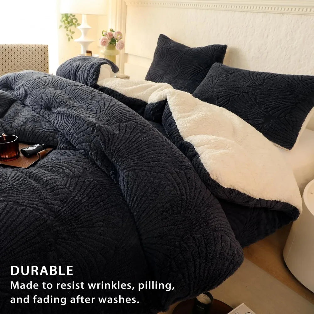 Geometric Jacquard Sherpa Comforter Set – Queen 3-Piece Bedding