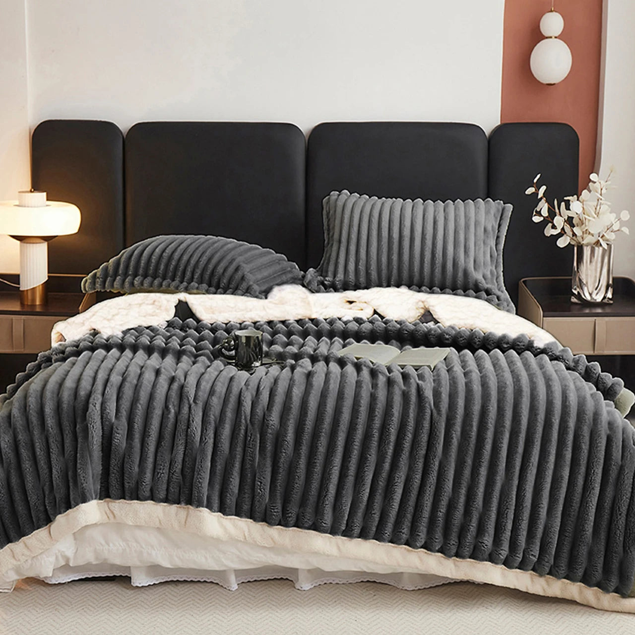 Weighted Fleece Blanket – 8 lb Plush Throw, Soft & Warm, 220×240 cm, All-Season Use