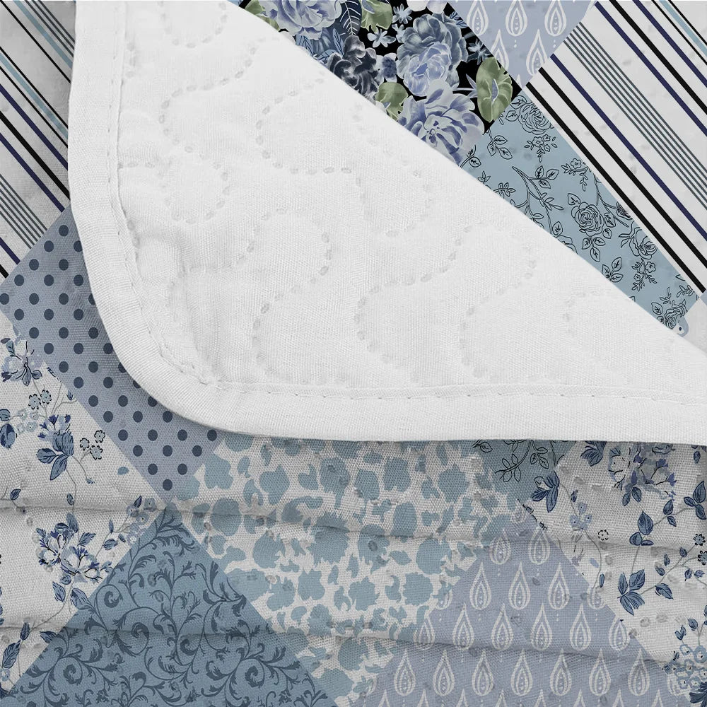 Geometric Grid Printed Quilt Set – Lightweight, Breathable & Stylish