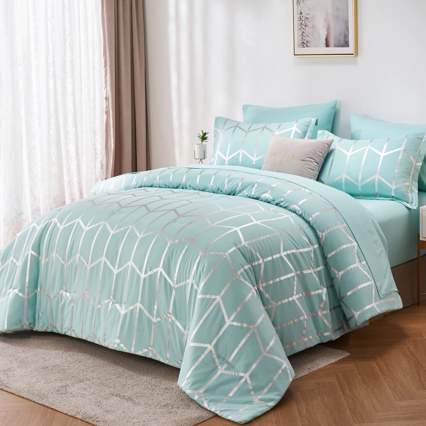Elegant Gold Foil Comforter Set – Soft, Warm & Stylish Bedding