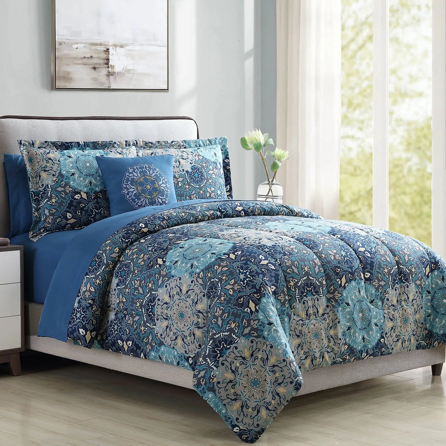 Jacquard Microfiber Comforter – Soft & Reversible Bedspread