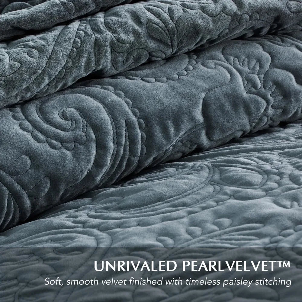 Luxury Pearl Velvet King Quilt Set – Soft Paisley Comforter with Pillow Shams 🛏️💎