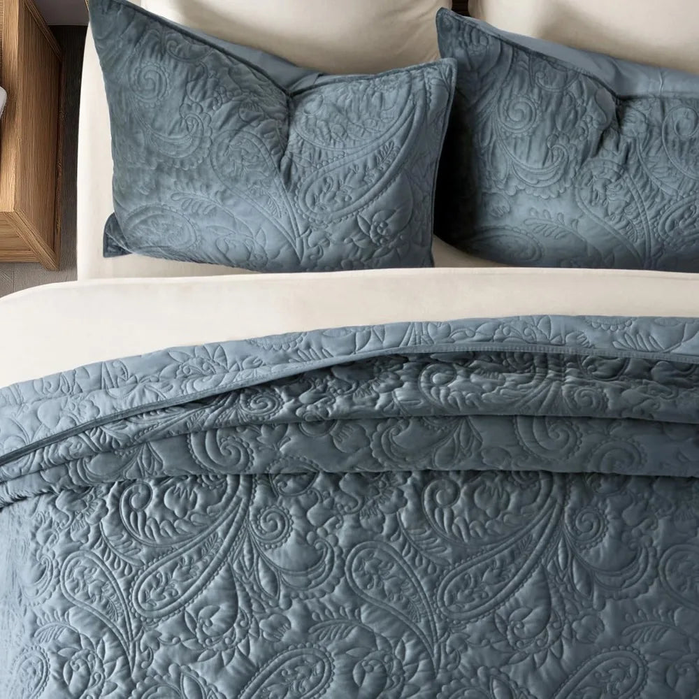 Luxury Pearl Velvet King Quilt Set – Soft Paisley Comforter with Pillow Shams 🛏️💎