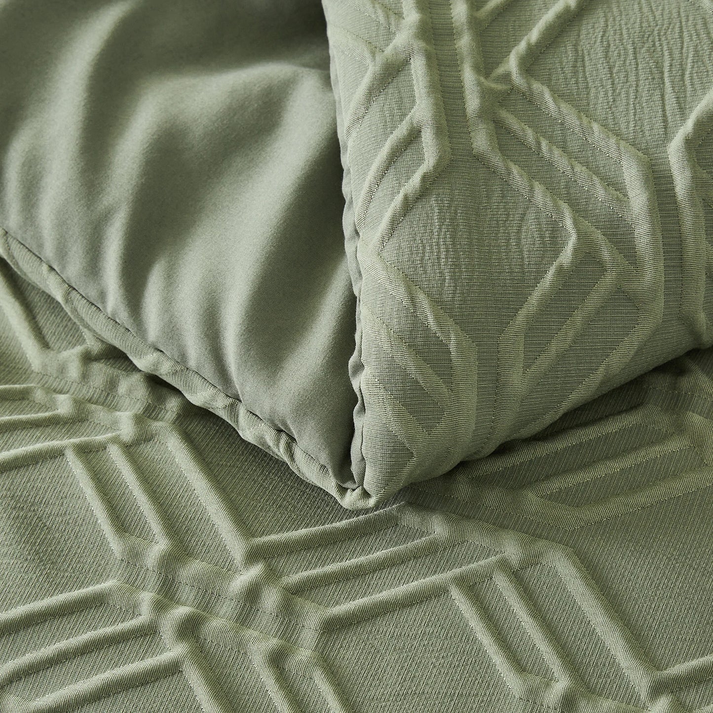 7-Piece Embossed Comforter Set – Super Soft, Breathable & All-Season Luxury Bedding