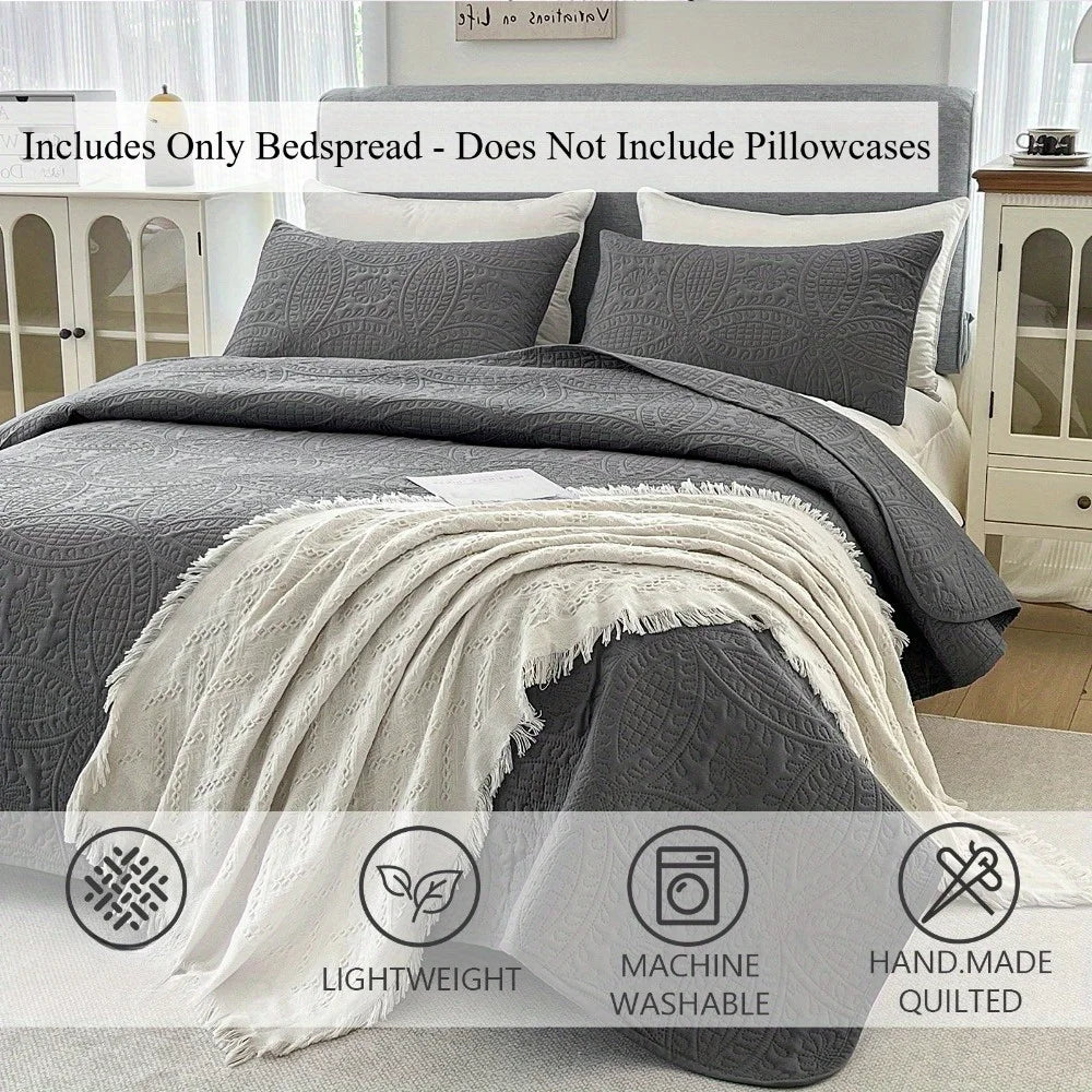 1-Pc Modern Coin Pattern Bed Quilt – Soft, Lightweight, Reversible, All-Season