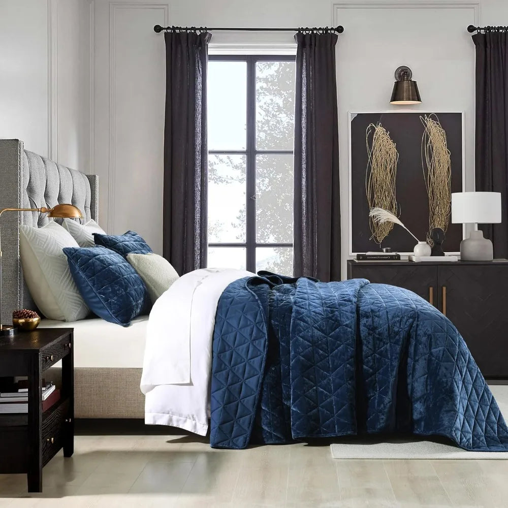 Luxurious Navy Blue Velvet Quilt Set – Plush, Lightweight & All-Season Comfort