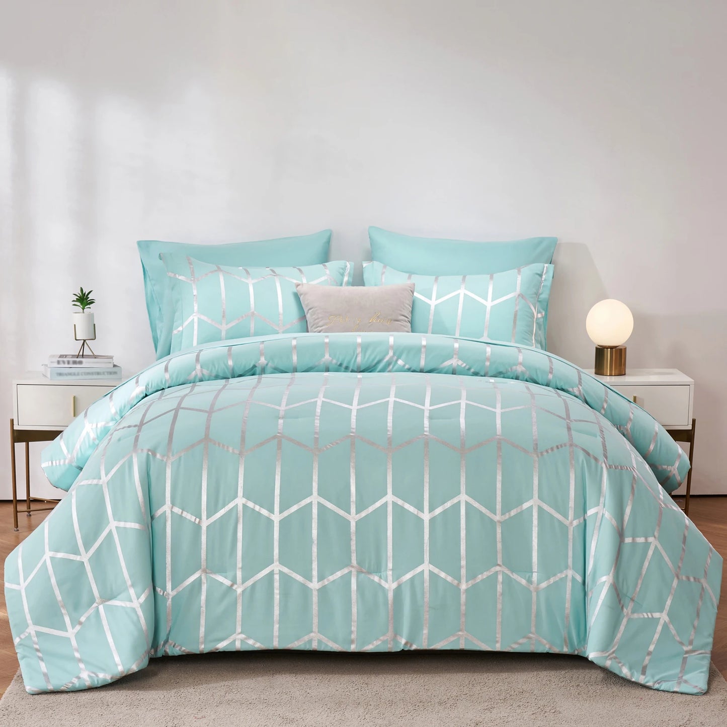 Elegant Gold Foil Comforter Set – Soft, Warm & Stylish Bedding