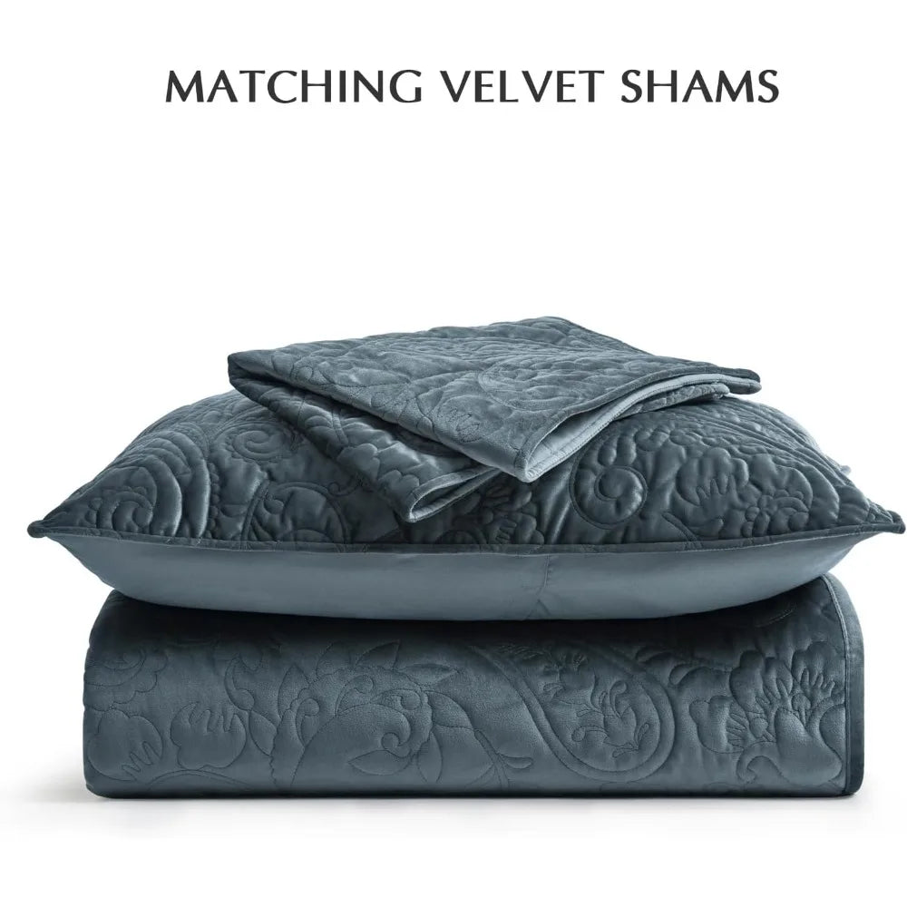 Luxury Pearl Velvet King Quilt Set – Soft Paisley Comforter with Pillow Shams 🛏️💎