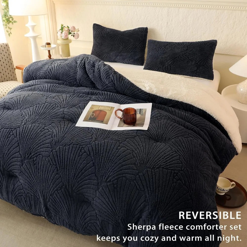 Geometric Jacquard Sherpa Comforter Set – Queen 3-Piece Bedding